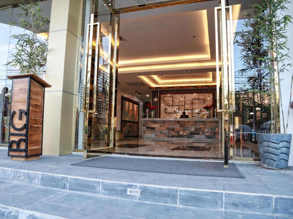 Big Hotel Suites Mandaue-stad Buitenkant foto