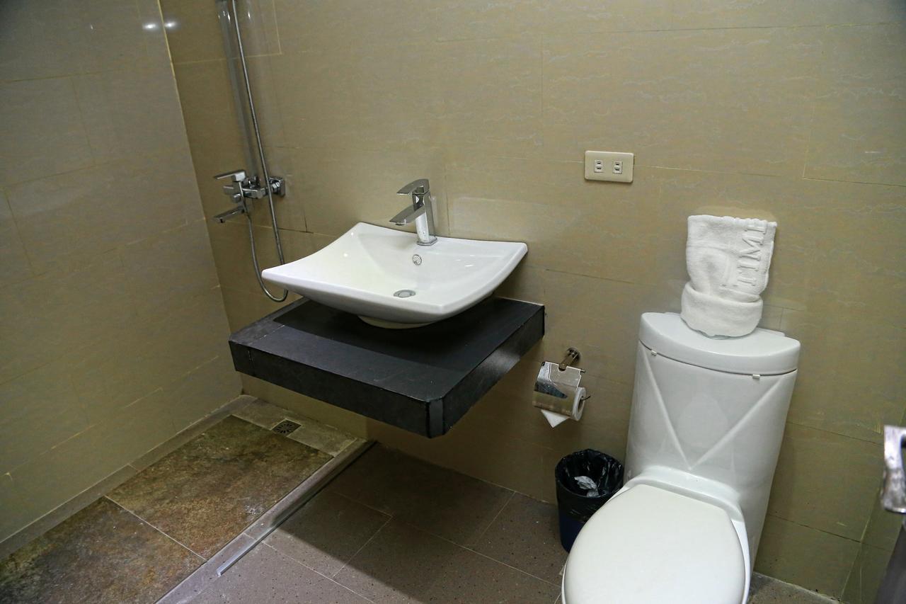 Big Hotel Suites Mandaue-stad Buitenkant foto