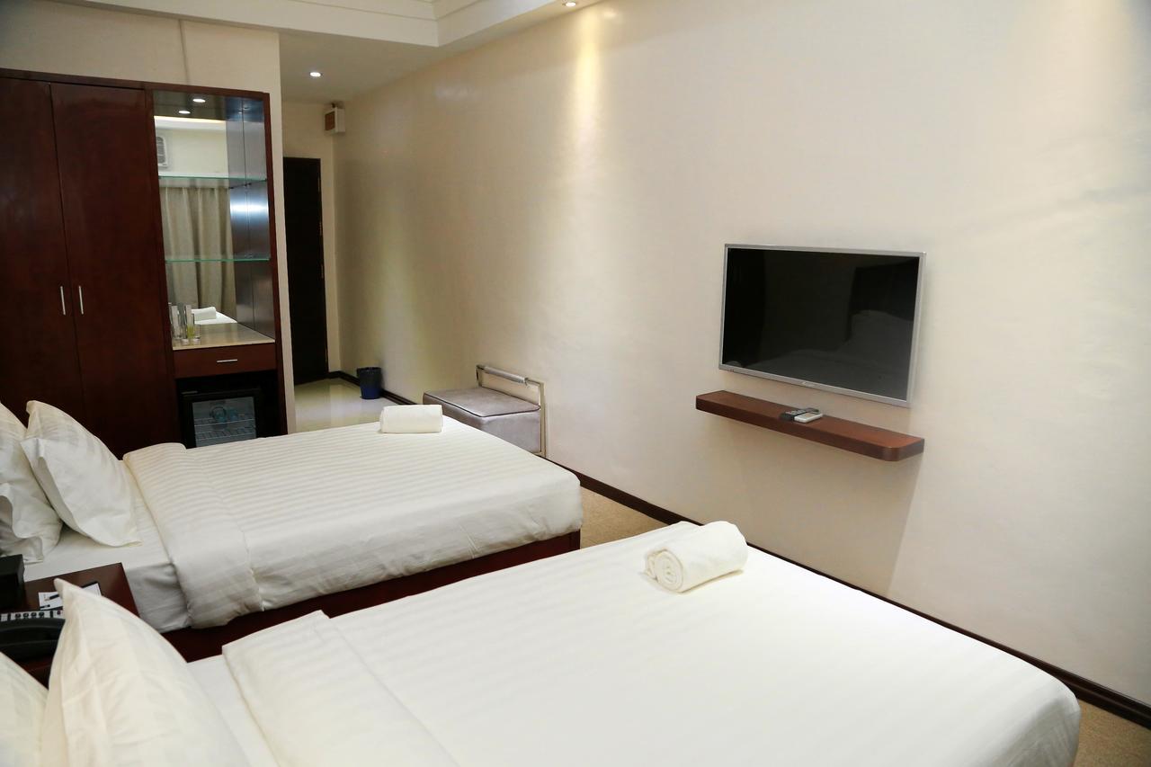 Big Hotel Suites Mandaue-stad Buitenkant foto